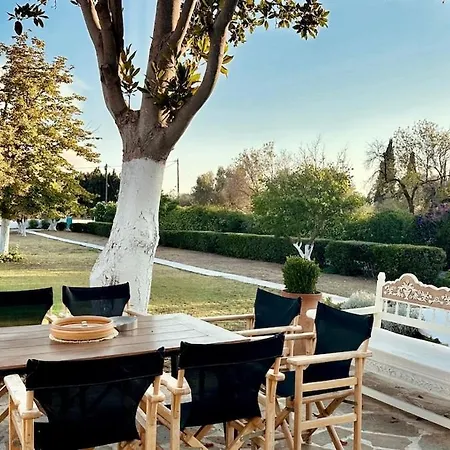 ᑕyᑕᒪᗩᗪiᑕ ᐯiᒪᒪᗩ Erétria